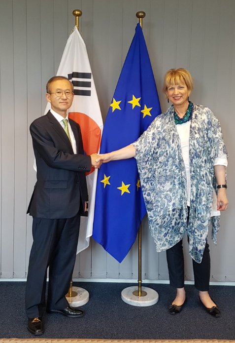 임성남 외교부 제1차관, 헬가 슈미트 EU 대외관계청 사무총장 면담。