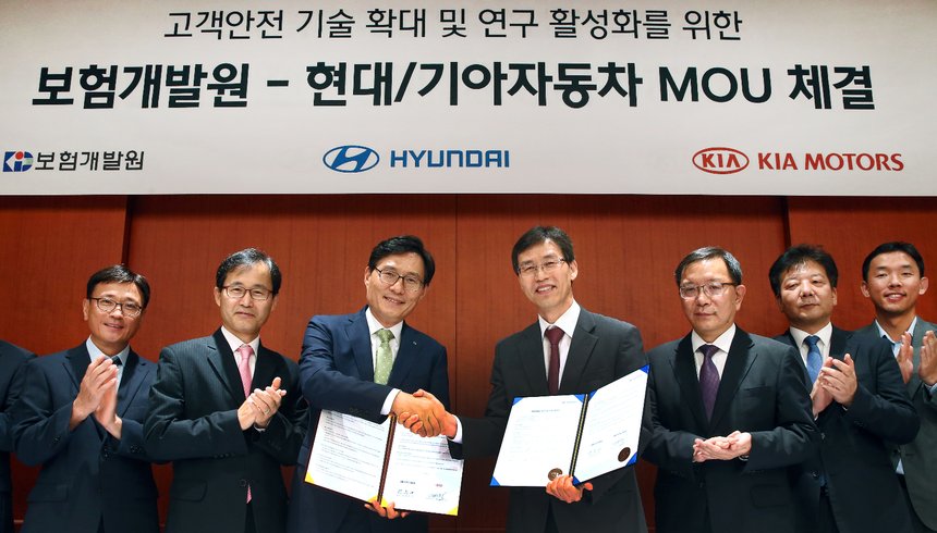 현대?기아차와 보험개발원이 손잡고 첨단 운전자보조 시스템 저변 확대를 통해 국민안전 강화에 앞장선다。