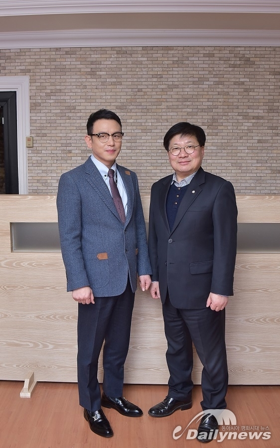 송석 대표(左)와 이용욱 회장(右)