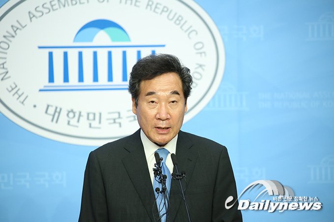 ▲ 이낙연 더불어민주당 대표가 지난 7월 서울 여의도 국회 소통관에서 기자회견을 열고 당권 도전을 선언했다/데일리뉴스