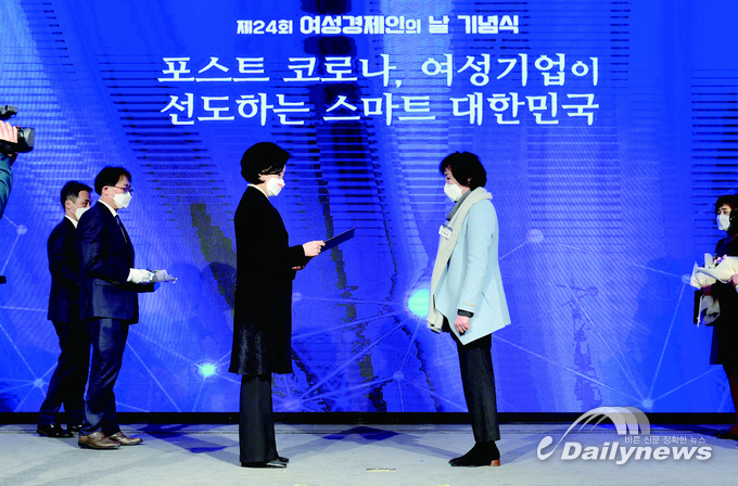 2020년 제24회 여성경제인의날 국무총리표창 수상 (사진=㈜네오피에스 제공)