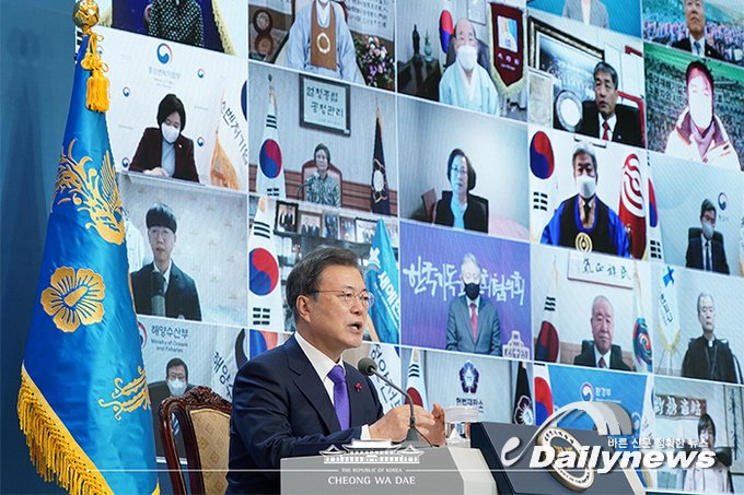 ▲ 문재인 대통령이 지난 7일 오전 청와대 본관에서 화상으로 열린 2021년 신년 인사회에서 발언하고 있다/청와대 제공