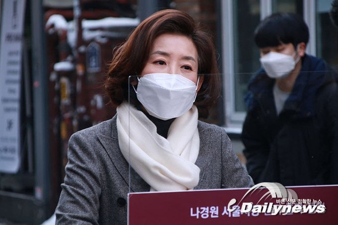 ▲ 나경원 전 자유한국당 원내대표가 지난 13일 서울 용산구 이태원에서 서울시장 보궐선거 출마선언 기자회견을 하고 있다/사진 민진철 사진기자 