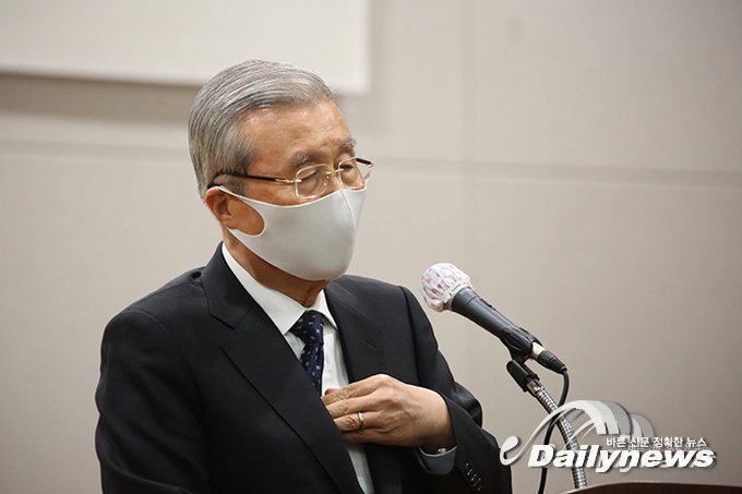 ▲ 김종인 국민의힘 비상대책위원장은 19일 안철수 국민의당 대표의 통합 경선 제안을 거부했다/데일리뉴스