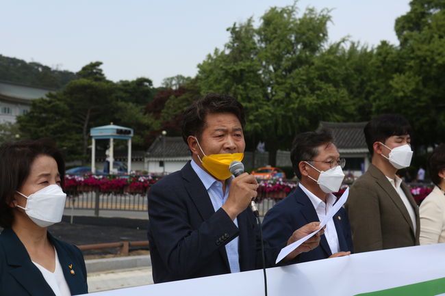 ▲ 여영국 정의당 대표가 기자회견에서 발언하고 있다.