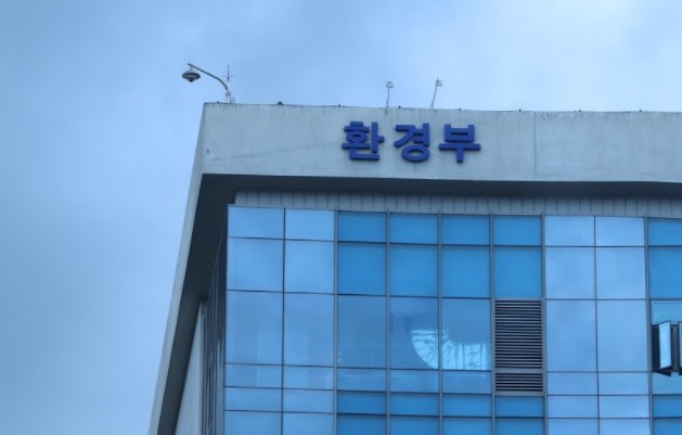 ▲ 환경부는 13일 유해물질 함유기준을 초과했거나, 안전기준 확인 · 신고 절차를 거치지 않고 시중에 유통된 27개 품목, 132개 생활화학제품에 대해 제조 · 수입금지 명령을 조치했다고 밝혔다.