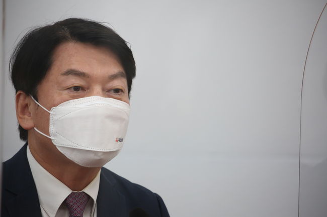 ▲ 안 대표와 국민의당 측은 국민의힘에게 당명 변경에 대한 의견을 제시했다.