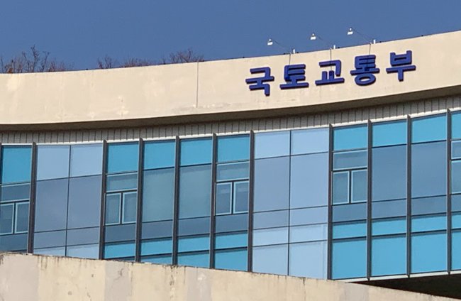 ▲ 국토교통부는 광주시 동구 학동 소재 건축물 철거현장에서 발생한 붕괴 사고 재발방지대책을 마련하기 위한 `중앙건축물사고조사위원회`를 구성 · 운영한다.