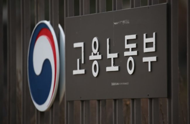 ▲ 한국사회적기업진흥원과 사회적기업 다래월드 간 사회적경제기업 지원을 위한 방역물품 전달식이 15일 개최됐다.