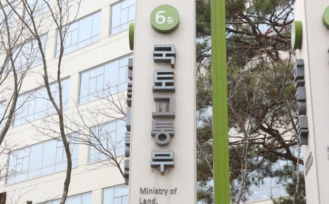 ▲ 국토교통부는 9일 두두인터내셔널이 제출한 타워크레인의 제작결함 시정조치계획을 심의 · 승인했다.