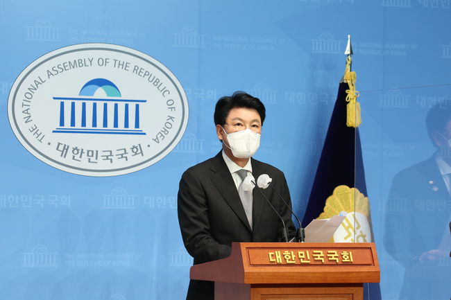 ▲ 장 의원은 이날 김대중 · 노무현 정부 출신 인사와 국민의힘 소속 현역 의원 3명을 영입했다고 밝혔다.
