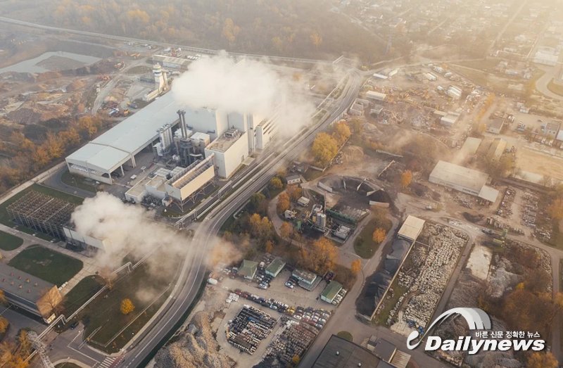 ▲ 코로나19 영향으로 올해 상반기까지 저렴한 가격대에 형성돼 있던 탄소배출권 가격이 최근 급등하는 현상이 발생했다. 이에 국내 기업들의 환경 관련 부담 비용이 증가할 것이라는 우려가 고조되고 있다/사진 Pixabay 제공