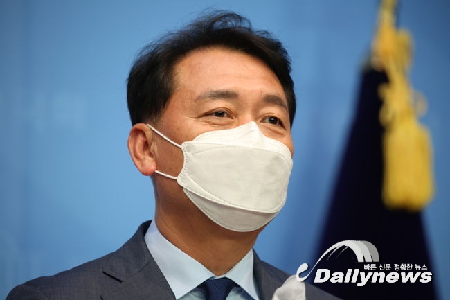▲ 이광재 더불어민주당 의원이 가덕도신공항 여객량과 물동량을 수용하는 배후 가용지 면적을 여의도의 160배 수준으로 확대하는 법안을 대표 발의했다.