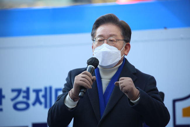▲ 그는 이날 유세에서 부동산 · 채용 · 교육 등 국민의 삶 모든 영역에서 불공정과 불합리를 개선하겠다고 강조했다.