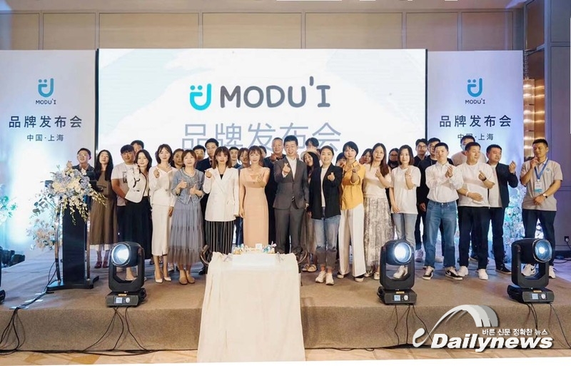 ▲ 중국대리점사장님&직원들(사진=모던라인)