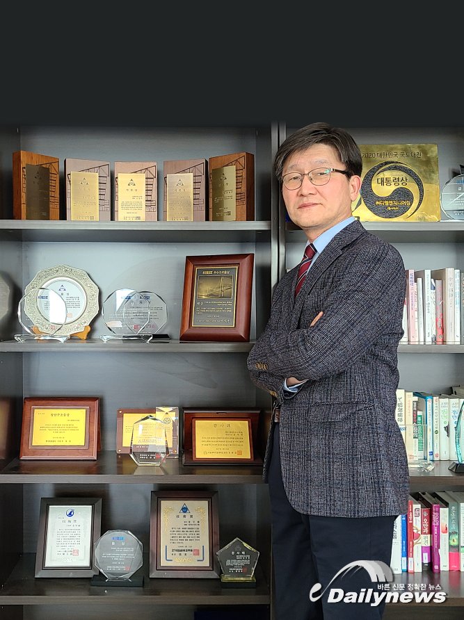 ▲ 제17대 (사)토목구조기술사회 신임회장 조경식 ㈜DM엔지니어링 사장