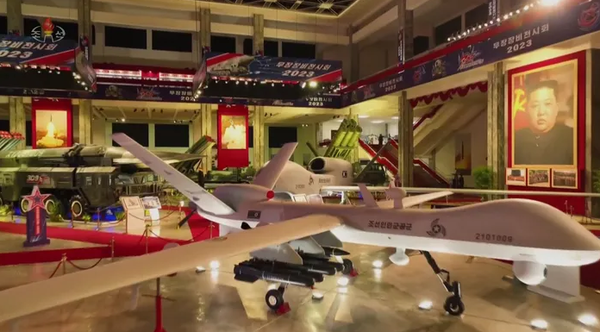 ​미군의 중고도 무인공격기 MQ-9 리퍼와 유사한 북한의 무인공격기.(자료=조선중앙통신)​