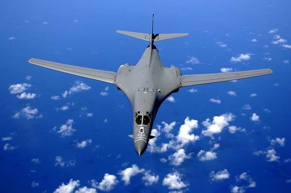 B-1은 록웰이 제작한 미공군의 전략 폭격기이다. 고공 마하 1.25, 저공 마하 0.92라는 꽤나 빠른 속도로 움직이는 폭격기이며, 이를 위해 가변익을 가지고 있다. 속도가 빠름에도 폭장량이 많고 체공시간이 긴 특징을 가지고 있다.(사진=록웰 누리집 갈무리)