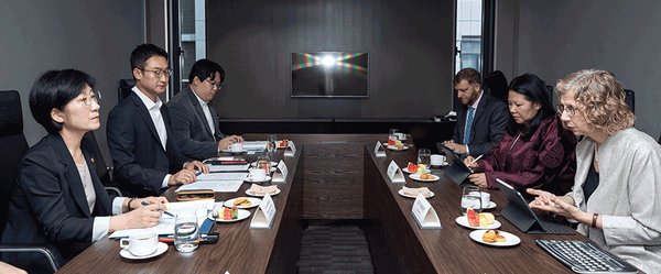 한화진 환경부 장관이 1일 오전 서울 여의도 글래드호텔에서 잉거 안데르센(Inger Andersen) 유엔환경계획(UNEP) 사무총장을 만나 양자면담을 갖고 한국과 UNEP 간 협력 확대 방안에 대해 논의하고 있다.(사진=환경부 제공)