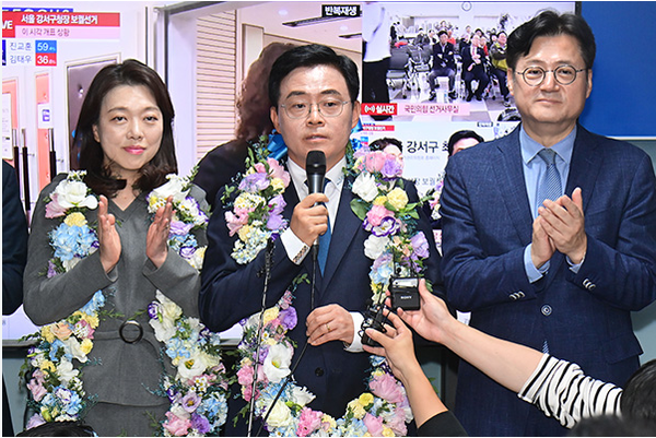 내년 총선을 앞두고 수도권 민심의 바로미터로 여겨졌던 서울 강서구청장 보궐선거에서 더불어민주당 진교훈 후보가 당선됐습니다.