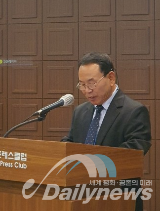 개회사를 하고 있는 김명곤 세계한인언론인협회 회장(사진=데일리뉴스)