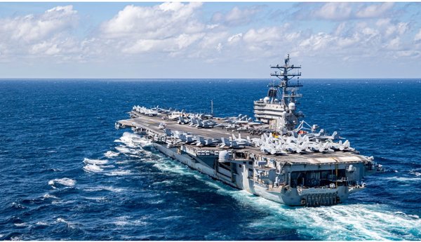 미국 항공모함 로널드 레이건함(CVN-76)은 열출력 550MWt A4W 원자로 2기를 갖추고 있어, 한 번 연료를 채우면 20년 동안 재공급하지 않고도 운항할 수 있다. 규모는 길이 332.8m(1,092ft), 높이 62.97m이며, 비행갑판의 면적은 축구장의 3배 크기에 해당하는 1만 8,210m2이다.(사진=미 해군 자료)