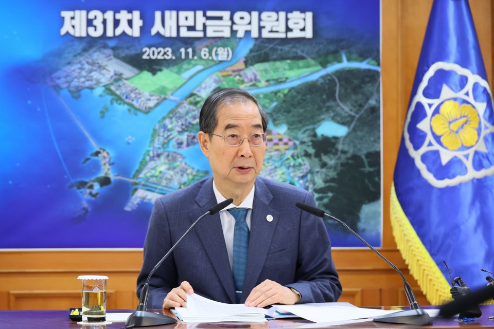 한덕수 국무총리가 6일 세종대로 정부서울청사에서 열린 새만금위원회를 주재하고 있다.(사진=국무총리실 제공)