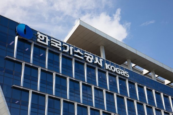 가스공사는 이스라엘-하마스 사태로 인한 수급 리스크에 대응하기 위해 지난달부터 LNG 수급 비상대응반을 운영 중이며, 국민들이 따뜻한 겨울을 보낼 수 있도록 가스 수급 관리에 총력을 기울이겠다고 밝혔다.