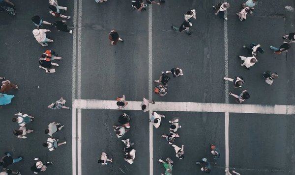 사람들의 거주지, 교육, 소득, 건강, 근로조건 등에 대한 레지스트리 데이터는 인공지능에 의해 분석되어 높은 정확도로 생애사건을 예측하는 데 사용될 수 있다.