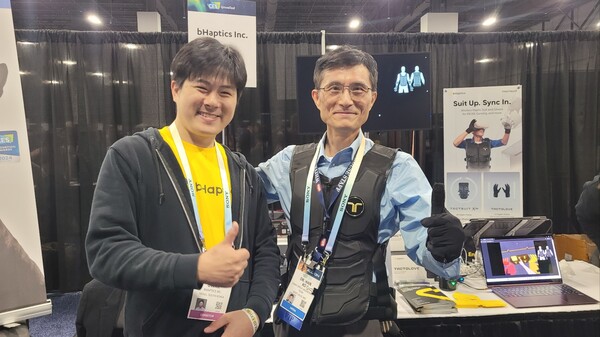 Dr. Kwak, President of bHaptics on the left and Dr. Han Ko, the U.S. editor in Chief of Dailynews on the right, after the product review at CES Unveil