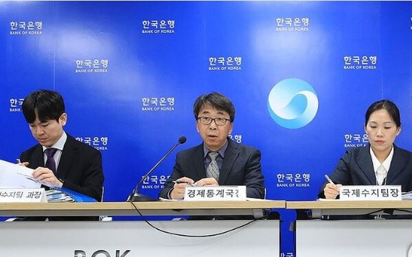 7일 오전 서울 중구 한국은행에서 신승철 경제통계국장이 2023년 12월 국제수지(잠정)에 대해 설명하고 있다. 사진=한국은행