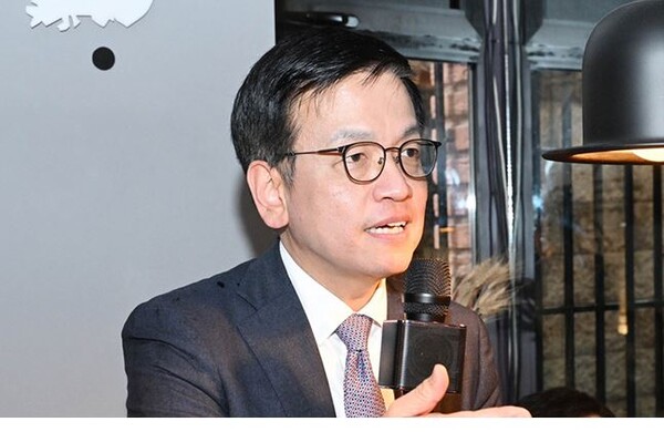 최상목 부총리 겸 기획재정부 장관이 4일(현지시간) 조지아 트빌리시에서 진행한 한국 기자단과 간담회에서 발언하고 있다. 사진=기획재정부 제공