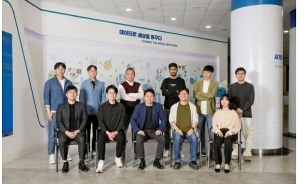 KISTI 초거대AI연구단. 아랫줄 가운데가 이경하 단장. 사진=KISTI