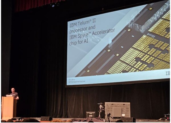 26일(현지시간) 미국 캘리포니아주 스탠퍼드대에서 열린 ‘핫 칩스 2024’에서 IBM이 차세대 AI반도체에 대해 설명하고 있다. 사진=IBM
