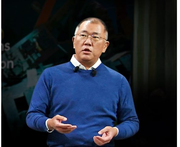 전기차 캐즘으로 수요둔화가 뚜렷한 가운데 정의선 현대차회장이 120조원을 배팅하며 다시한번 승부수를 띄웠다. 사진=현대차