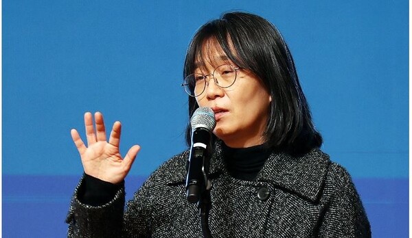 작년 11월 14일 한국방송회관에서 열린 기자간담회에서 인사말을 하는 한강 작가 모습. 사진=연합뉴스