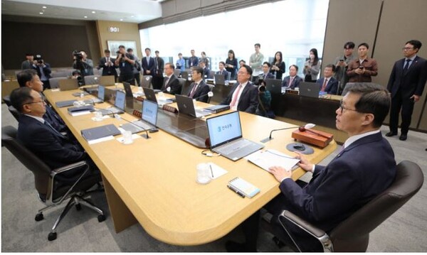 이창용 한국은행 총재가 11일 서울 중구 한국은행에서 금융통화위원회의를 주재하고 있다. 사진=연합뉴스