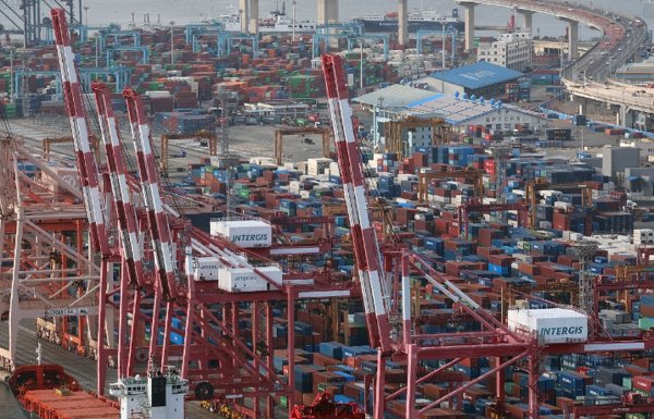 3분기 한국 GDP 성장률 0.1% 그쳤다. 수출이 0.4% 뒷걸음치며 성장률을 깎아내렸다. 사진=연합뉴스