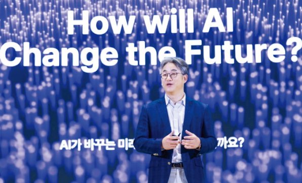 정석근 SK텔레콤 부사장이 5일 서울 코엑스에서 열린 ‘SK AI 서밋 2024’에서 해외 시장에 출시할 AI 비서 서비스 에스터를 소개하고 있다. 사진=SK텔레콤