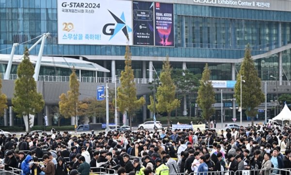 국내 최대 게임쇼 지스타2024 전시장에 입장하기 위해 관람객들이 장사진을 이루고 있다. 올해 지스타2024는 역대 최대규모로 열려 역대급 흥행이 예상된다.