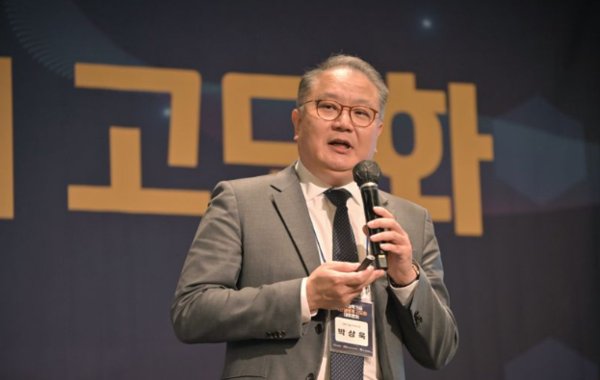 박상욱 과학기술수석비서관이 19일 서울 광화문 포시즌스 호텔 서울에서 열린 '국가과학기술 혁신생태계 고도화 대토론회'에서 윤석열 정부의 국가과학기술 혁신생태계 5대 중점추진과제 및 방향을 발표하고 있다. 사진=과기정통부