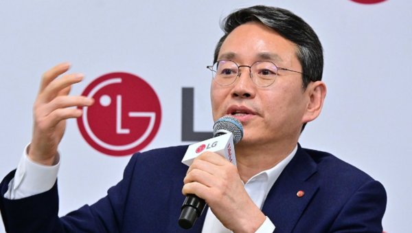 조주완 LG전자 CEO가 지난 8일(현지시간) 미국 라스베이거스에서 열린 기자간담회에서 로봇사업 전략을 소개하고 있다. 사진=LG전자