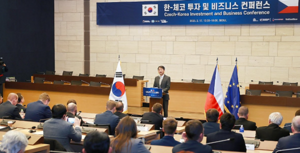 안덕근 산업통상자원부 장관이 17일 서울 중구 대한상공회의소에서 열린 '한-체코 투자 및 비즈니스 컨퍼런스'에서 환영사를 하고 있다. 사진=산업통상자원부