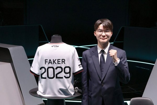18일 서울 종로 치지직 롤파크에서 열린 기자회견에서 이상혁은 T1과의 4년 재계약 배경과 향후 목표, 그리고 프로게이머로서의 철학을 차분히 밝혔다. 