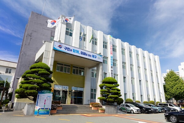 부산 북구, 폭염 속 주말·휴일에도 행정복지센터 밤 10시까지 '야간 개방'